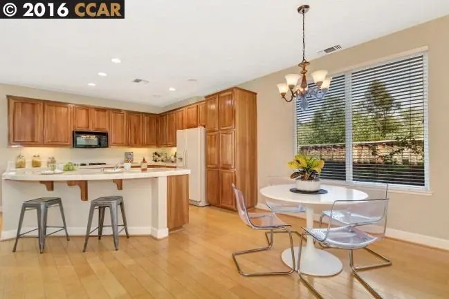 160 KENSINGTON CIRCLE — completed, photograph 4