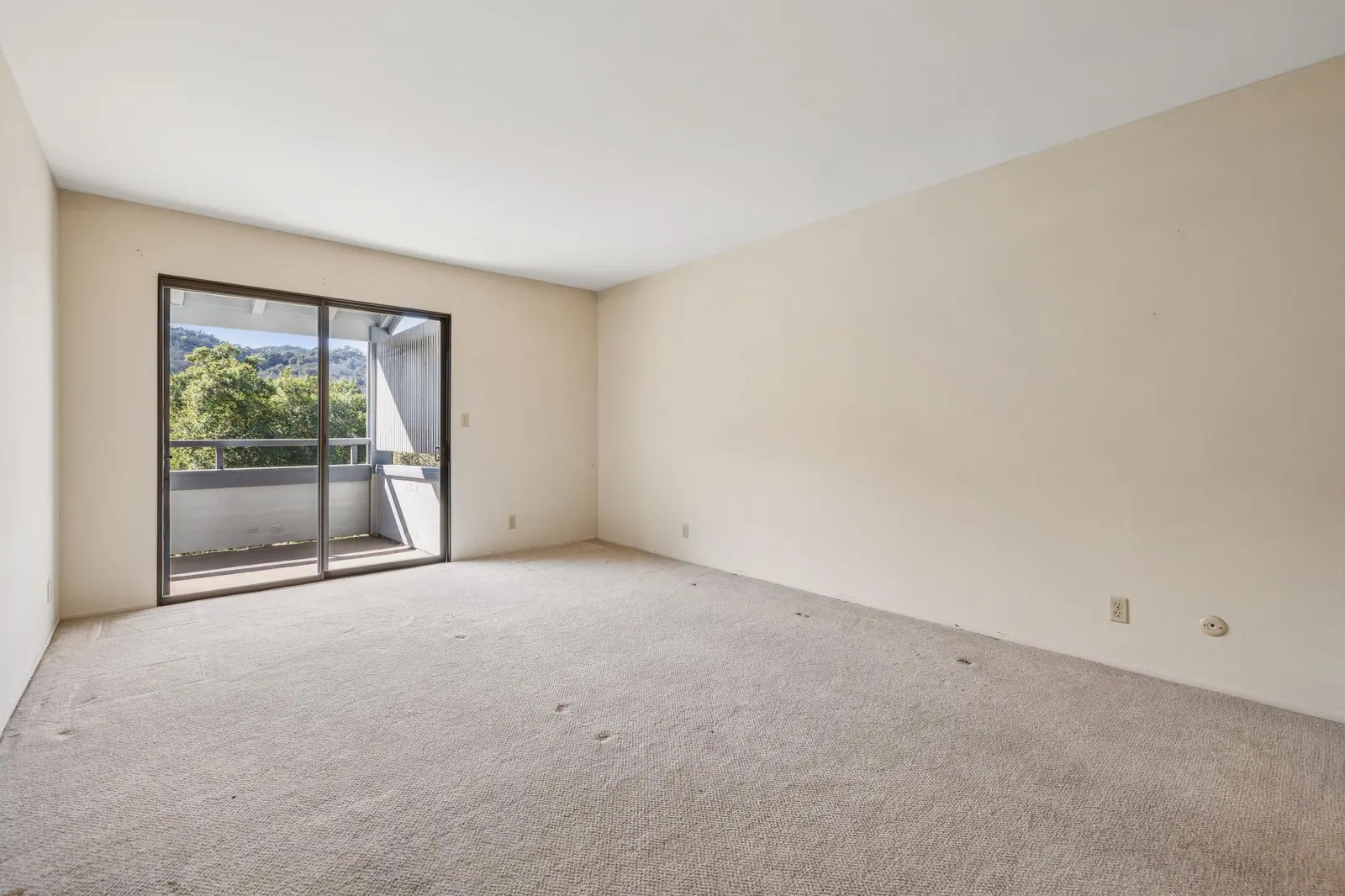 3674 Rossmoor PKWY #5 — original condition, photograph 3