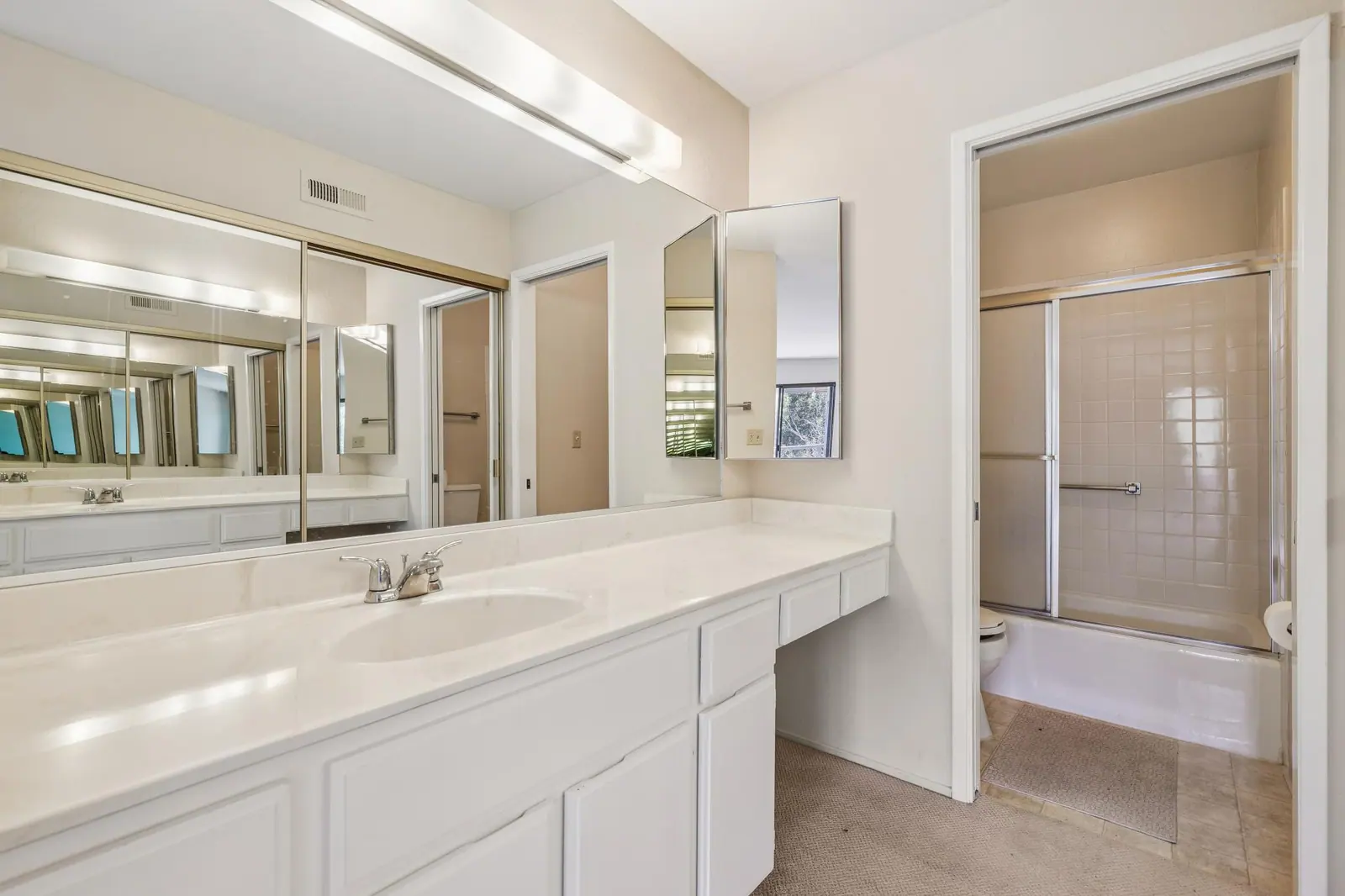 3674 Rossmoor PKWY #5 — original condition, photograph 4