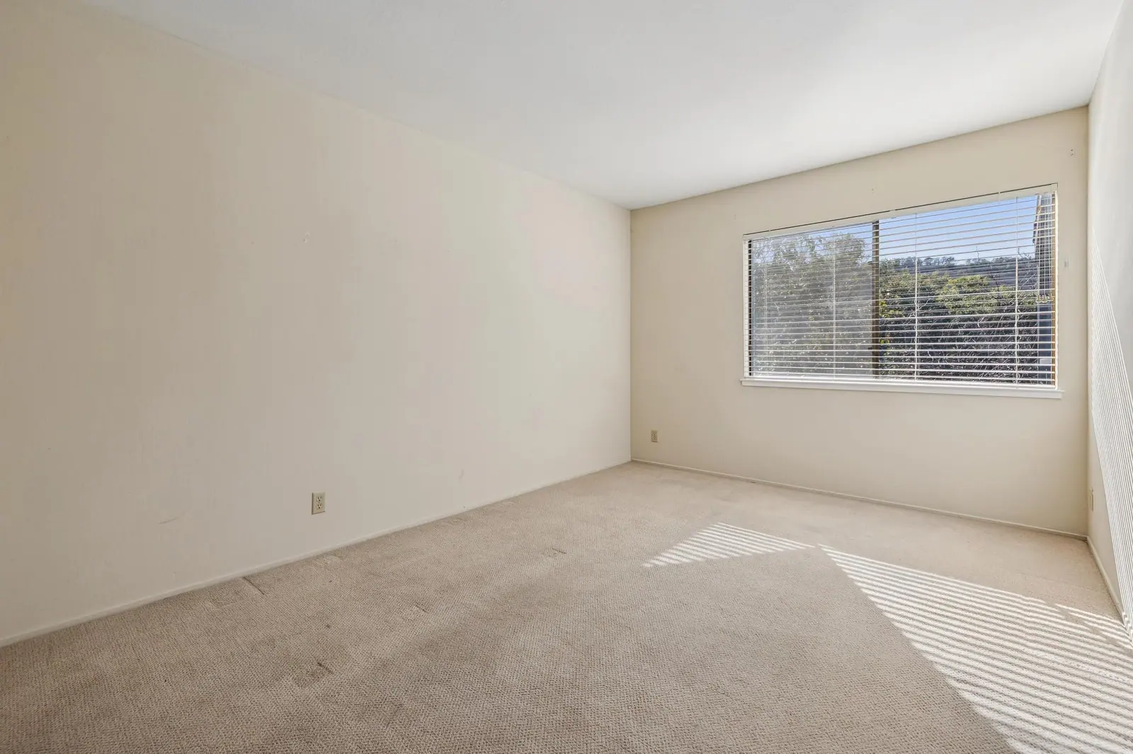3674 Rossmoor PKWY #5 — original condition, photograph 6