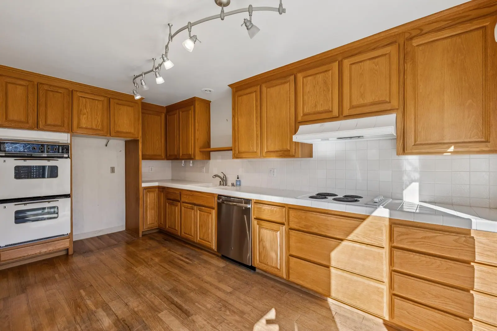 3674 Rossmoor PKWY #5 — original condition, photograph 11