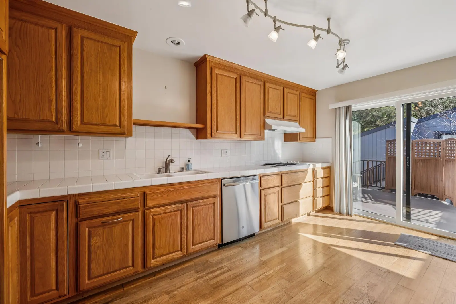 3674 Rossmoor PKWY #5 — original condition, photograph 12